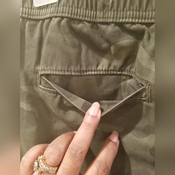 Aero Cameo Sweatpants - Picture 9 of 15